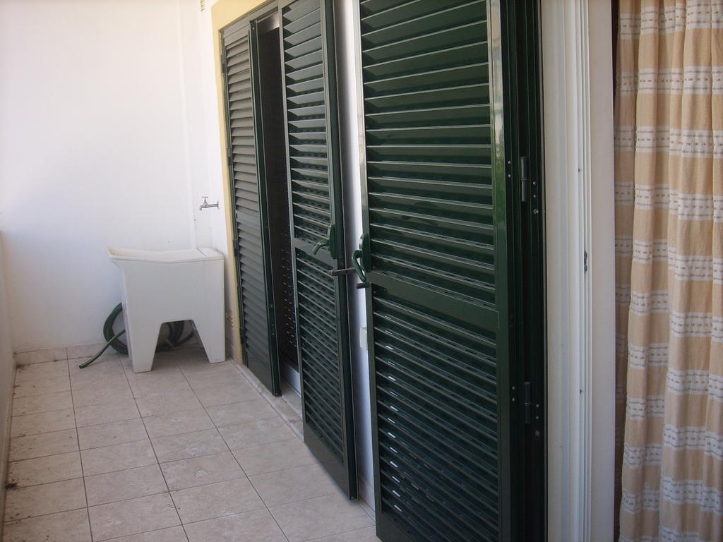 Apartamentos Monica Quarteira Kamer foto
